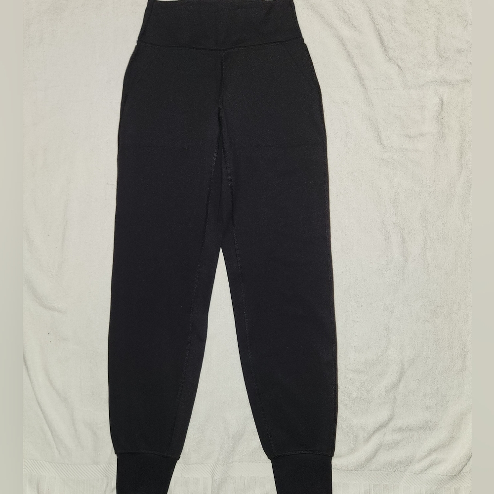 Lululemon Align Jogger 28" in Black. Size 4. #W5DH6S